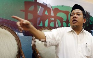 Fahri Hamzah Yakini Presiden Donald Trump segera Jatuh - JPNN.com