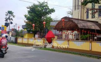 Meriah Banget, Lampion Dipasang di Penjuru Kota - JPNN.com