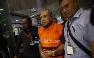 Jadi Tahanan KPK, Patrialis Mengaku Sangat Sayang MK - JPNN.com