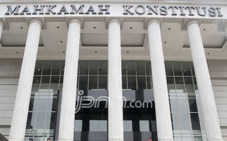 KPK belum Sentuh Hakim MK Selain Patrialis - JPNN.com