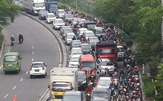 Kebijakan Ganjil Genap Dinilai Berhasil Urai Kemacetan - JPNN.com