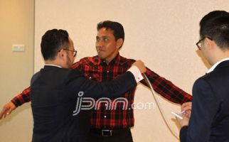 Pelatih Timnas Harus Berurusan dengan Wong Hang Tailor - JPNN.com