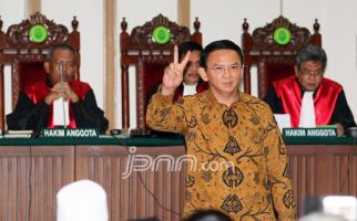 Jaksa Putar Tiga Video Ahok Soal Almaidah - JPNN.com