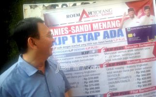 Ahok Tertawa Melihat Daftar Perbedaan KJP dan KJP Plus - JPNN.com