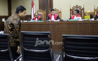 Saksi Sebut Ponakan Setnov Ikut Bahas e-KTP di Ruko Fatmawati - JPNN.com