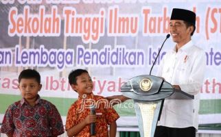 Kunjungi Ponpes Buntet, Jokowi Ajak Ulama dan Umara Kompak - JPNN.com