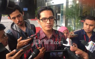 Usut Kasus Korupsi Bupati Kotim, KPK Geledah Sebuah Rumah di Tanjungpinang - JPNN.com