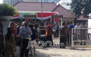 Di TPS Pak Jokowi Ada Hiburan Keroncong - JPNN.com