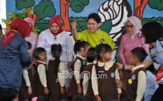 Iriana Jokowi: Kamu Mau Apa, Nak?, Murid PAUD: Mobil, Bu! - JPNN.com