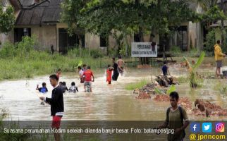 Hujan, Perumahan Kodim Mirip Danau dan Tempat Pemancingan - JPNN.com