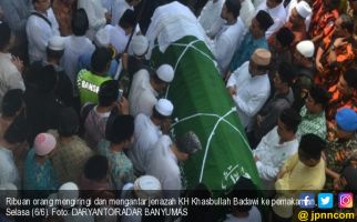 Ribuan Orang Antar Pemakaman Jenazah Ulama Penyejuk Umat - JPNN.com