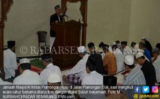 Menularkan Virus Positif Salat Subuh Berjemaah - JPNN.com