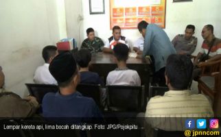 Lempari Kereta, Lima Bocah Ditangkap Polisi - JPNN.com