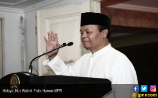 Pesan Lebaran dari Hidayat Nur Wahid: Agama Harus Buat Orang Senang - JPNN.com