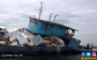 Kapal Tenggelam di Perairan Sumba: 2 Selamat, 4 Dalam Pencarian - JPNN.com