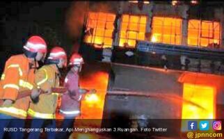 RUSD Tangerang Terbakar, Api Menghanguskan 3 Ruangan - JPNN.com