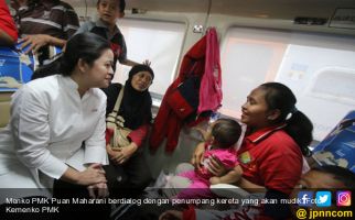 Puan Maharani dan Hasto Kristiyanto Lepas Pemudik dari Stasiun Pasar Senen - JPNN.com