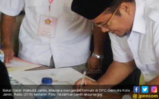 Maulana Ambil Formulir Perdana di Gerindra - JPNN.com