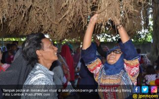 Ketika Ritual Mengikat Tali di Akar Beringin Makam Loang Baloq, Peziarah Bernazar? - JPNN.com