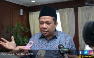 Fahri Hamzah: Lebih Penting Memenuhi Hak Calon Jemaah Haji Ketimbang... - JPNN.com