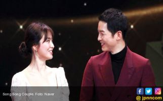 Pernikahan Penuh Bintang Song Song Couple - JPNN.com