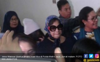 Istri Jenderal Penampar Petugas Bandara Terlihat Lemas - JPNN.com