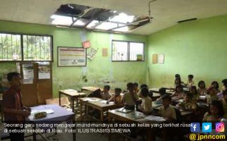 Memprihatinkan, Sejumlah Sekolah Masih Berlantai Tanah di Kampar - JPNN.com