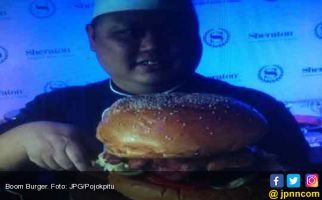 Sanggup Makan Burger Superbesar Ini Dalam 15 Menit? - JPNN.com