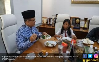 Bupati Anas Ajak Siswi Nonmuslim Itu Buat Vlog Bersama - JPNN.com