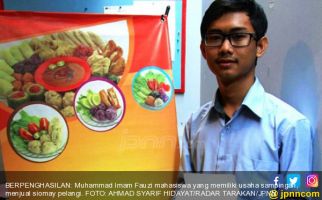Jualan Siomay, Imam Si Mahasiswa Ulet Punya Omzet Rp 60 Juta per Bulan - JPNN.com