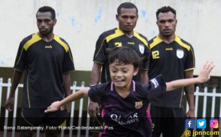 Reno Salampessy, Bocah Papua yang Masuk Akademi Sepak Bola Barcelona - JPNN.com