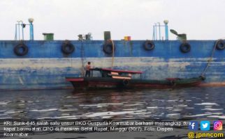 Koarmabar Tangkap Dua Kapal Pengangkut CPO - JPNN.com