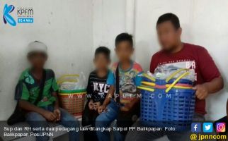 Jual Klepon Demi Beli LKS, 2 Siswa SD Ini Ditangkap Satpol PP - JPNN.com