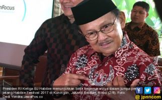 Gambar Burung di Batik Pak Habibie Ini Bermakna Dalam Sekali - JPNN.com