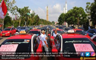 Ribuan Sopir Taksi Konvensional Demo Tolak Taksi Online - JPNN.com