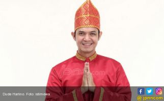 Begini Cara Dude Harlino Mendidik Dua Jagoannya - JPNN.com