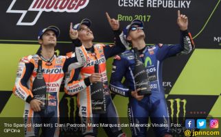 Marquez, Pedrosa dan Vinales Menunjuk ke Langit, 'Ini Untukmu, Angel Nieto' - JPNN.com