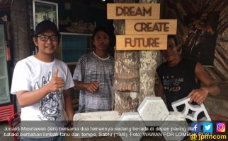Junaidi Membuat Paving dan Batako dari Limbah Tahu Tempe, Awalnya Dicibir - JPNN.com