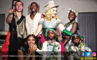 Perkenalkan, Ini Keluarga Madonna - JPNN.com
