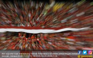 Suporter Timnas Indonesia U-22 Bikin Bendera Raksasa Hasil Patungan - JPNN.com