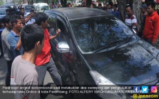 Sopir Taksi Konvensional Lakukan Sweeping, Wali Kota Berang dan Bilang Begini - JPNN.com
