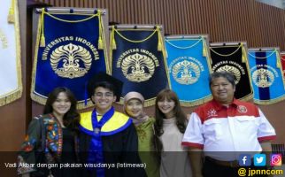 Persembahan Istimewa Vadi Akbar di Hari Wisuda - JPNN.com