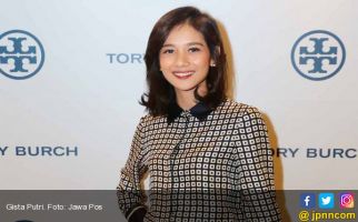 Gista Putri Menikmati Jadi Desainer - JPNN.com