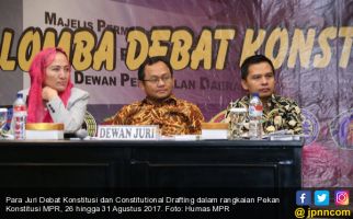 Juri Debat Konstitusi: Saya Optimistis, Indonesia Tak Akan Kekurangan Ahli Tata Negara - JPNN.com