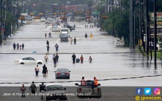 Harvey Hantam Texas: Jalanan Jadi Sungai, Puluhan Ribu Mengungsi - JPNN.com