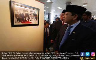 Ketua DPR Tinjau Pameran 100 Foto Warna-warni Parlemen - JPNN.com