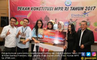 Universitas Padjajaran Juara Nasional Constitutional Drafting MPR 2017 - JPNN.com