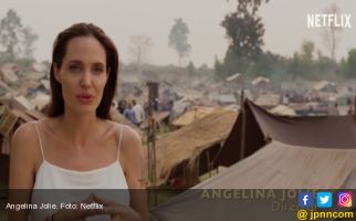 Angelina Jolie dan 7 Artis Hollywood Ini Ikut merayakan Waisak - JPNN.com