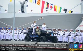 TNI AL Gelar Upacara Puncak Peringatan Hari Jadi Ke-72 - JPNN.com