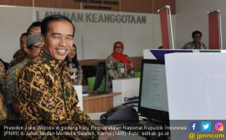 Jokowi: Mau Gado-gado, Baca Buku, Tinggal Klik - JPNN.com